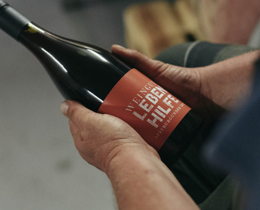 Weingut Lebenshilfe Weinflasche Weingut Lebenshilfe Weinflasche